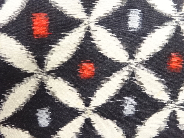 アンティーク　七宝繋ぎ模様織り出し銘仙着物